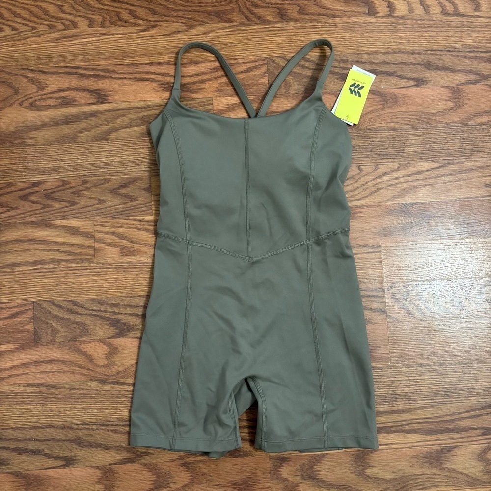 All In Motion short bodysuit - Picture 3 of 4